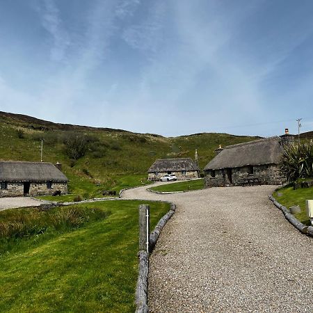 Tigh Phadraig At Marys Thatched Cottages Elgol Exterior photo
