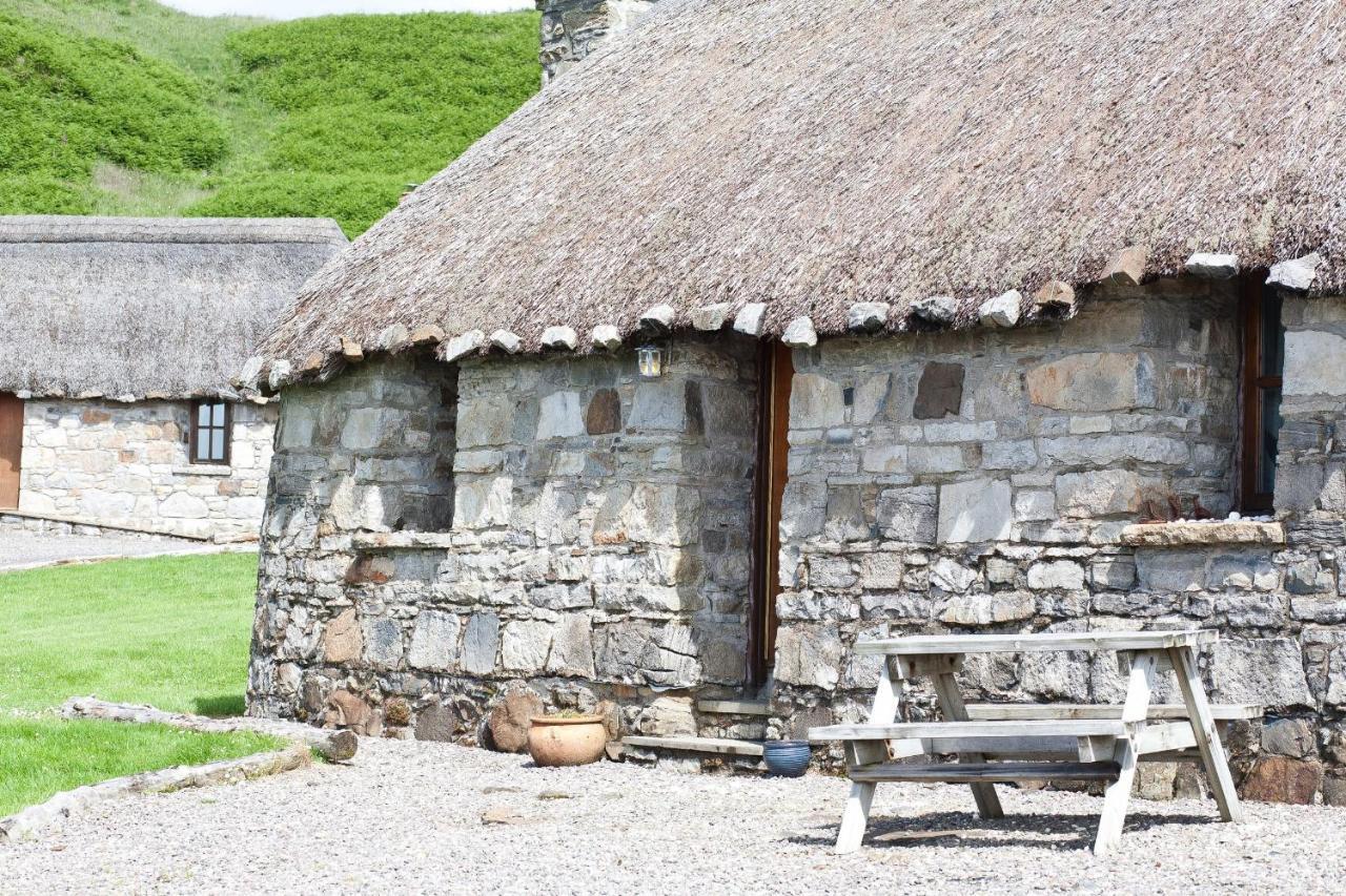 Tigh Phadraig At Marys Thatched Cottages Elgol Exterior photo